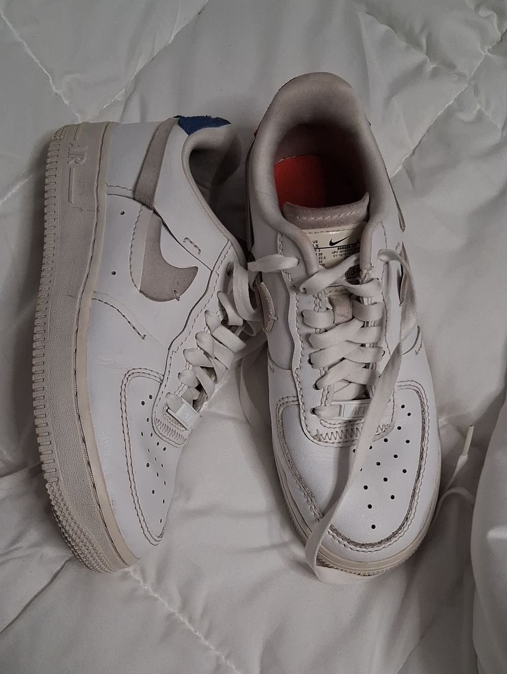 Nike Men’s White Low-Top Sneakers with Blue Heel Tab
